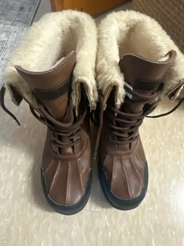 UGG Boots in Women's - Shoes in City of Toronto - Image 4