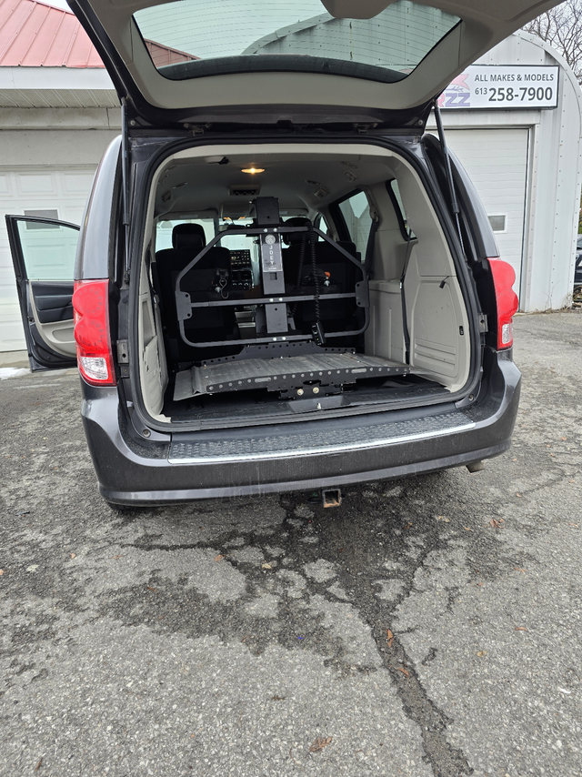 Wheelchair Access Van64519953824385124