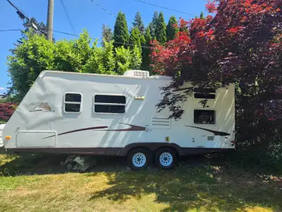 2007 Keystone Z242 28 foot Travel Trailer Good condition Brakes recently done Like new tires with sp...