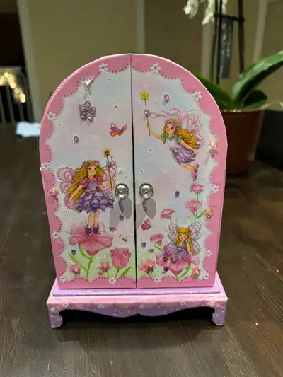 Children’s fairy themed storage/jewellery box with 4 sliding drawers - in great condition coming fro...