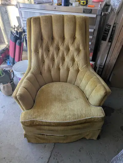 Still vintage comfort with vintage use ;-) 2 chairs, rocking and swivel Classic vintage yellow Ready...