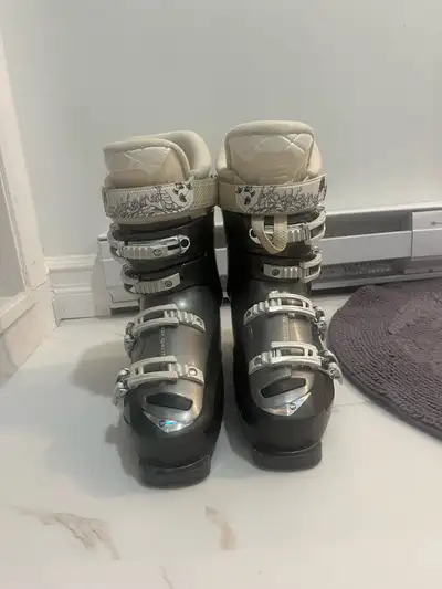 27.5 Rossignol ski boots , View more