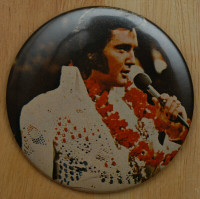 Macaron épinglette Elvis Presley vintage