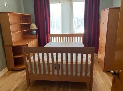 set de chambre en bois fait au Canada, View more