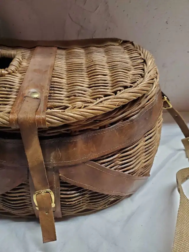 Vintage fishing basket $125 obo62863283580545122