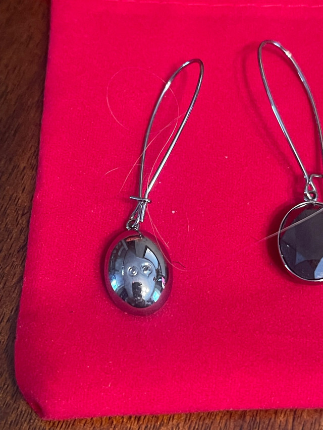 Beautiful Swarvoski Black Crystal Earrings  in Jewellery & Watches in Annapolis Valley - Image 2