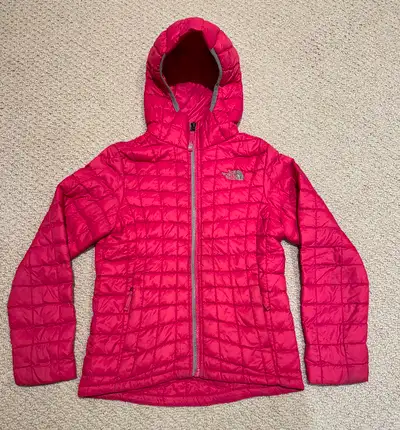 Girls The North Face thermoball jacket - size small (7/8). A great fall to winter transition jacket...