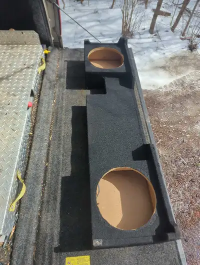 Sealed subwoofer box. Fits 10" shallow subwoofers. Came out of 2008 f150 Make me an offer.