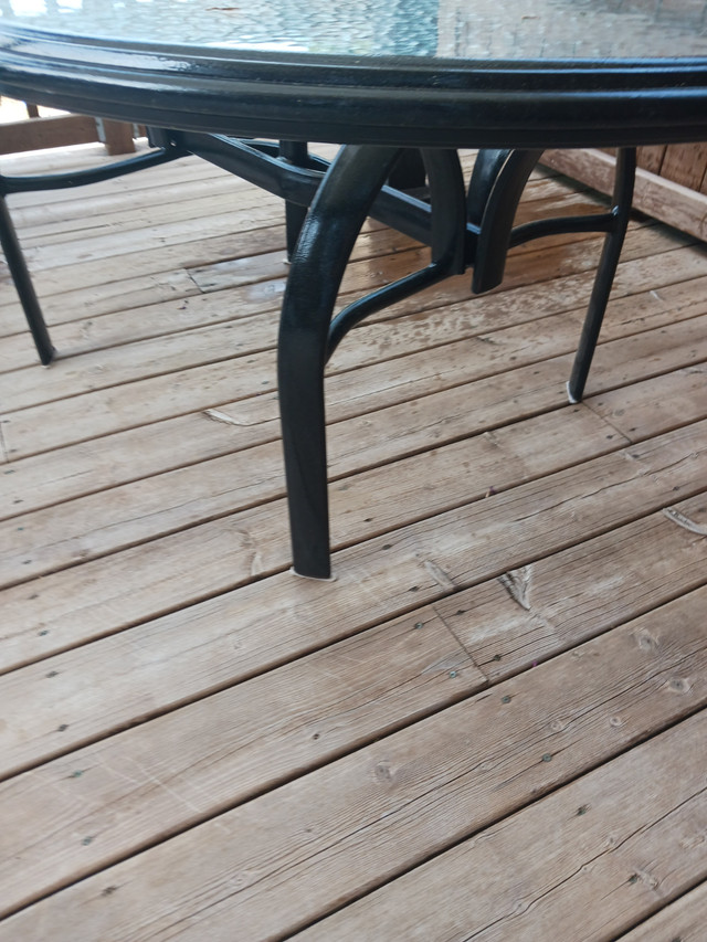 PATIO TABLE - STRONG AND STURDY in Patio & Garden Furniture in Guelph - Image 3