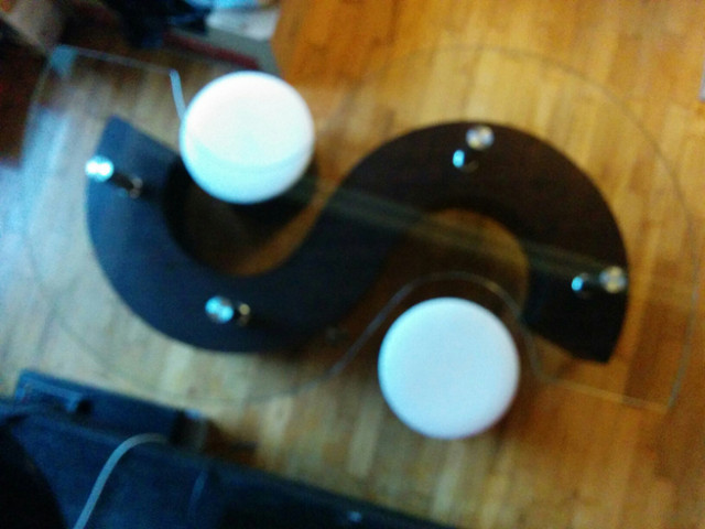 S-SHAPED COFFEE/COCKTAIL TABLE &amp;2 OTTOMANS! EX.COND.MCM in Other Tables in Nanaimo - Image 2
