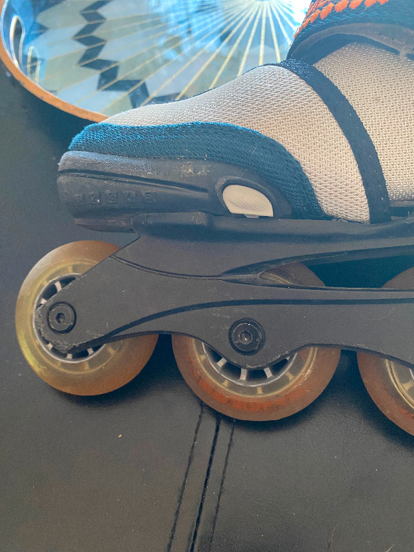 Patin roue aligné pointure ajustable de 1 à 5 dans Patins et patins à roulettes  à Longueuil/Rive Sud - Image 4