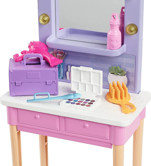*[New] * Barbie: Big City  Malibu Barbie Doll 11.5-in, Blonde in Toys & Games in City of Toronto - Image 3