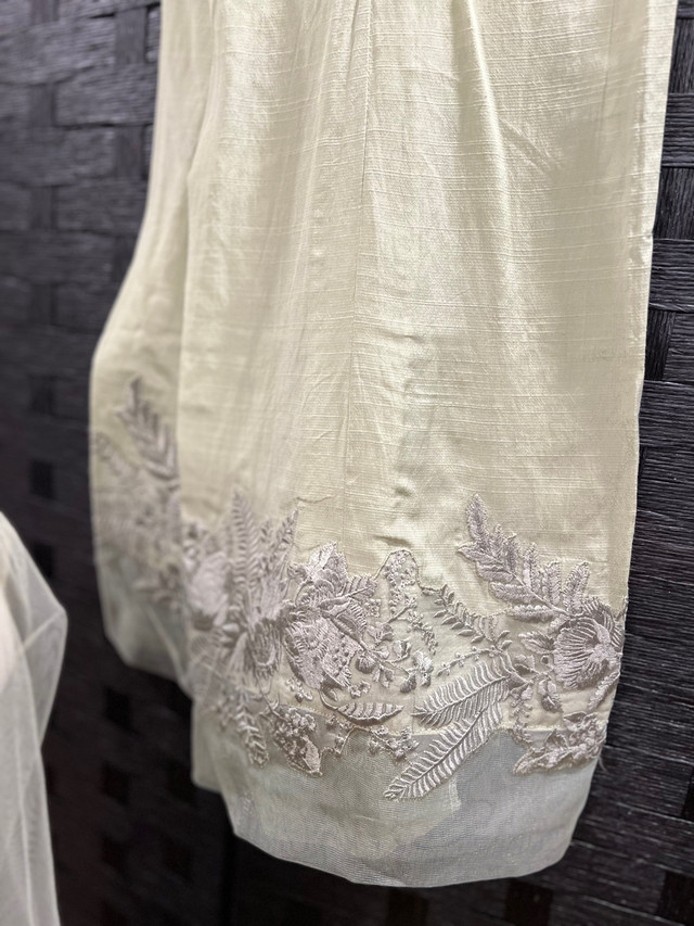 Pakistani/Indian pre-loved dress for women  in Women's - Dresses & Skirts in Markham / York Region - Image 3