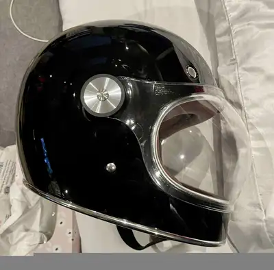 SIZE Large, 58-59 cm Worn twice, sold my bike, never dropped, no scratches The Bell Bullet is a prem...