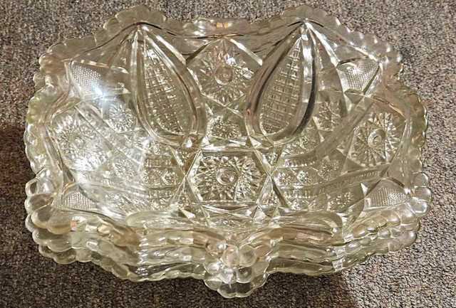 3 gorgeous  vintage  glass dishes  in Arts & Collectibles in Owen Sound