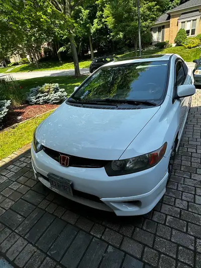 Selling my 2007 civic si, going to school and I don’t have any space for it. Runs good no pops or gr...