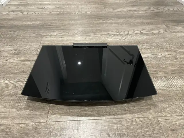 Floating entertainment glass shelf