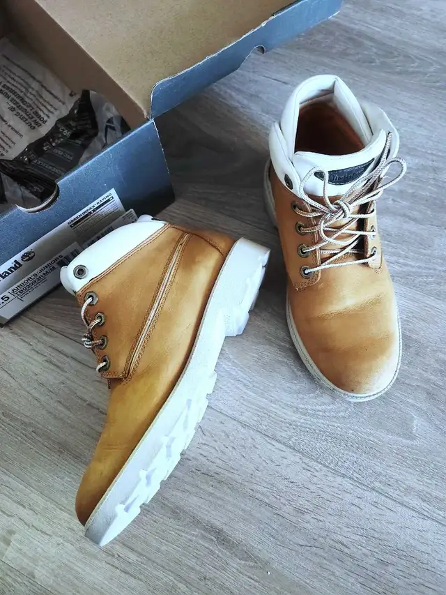 TIMBERLAND junior boots for women or youths in Kids & Youth in City of Toronto - Image 2