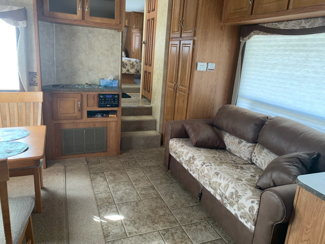 Fifth wheel camper for sale  in Travel Trailers & Campers in Strathcona County - Image 3