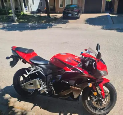 2011 Honda CBR600RR Bone Stock!! 2 Owners Never been tracked or Stunted No issues New Battery, New f...