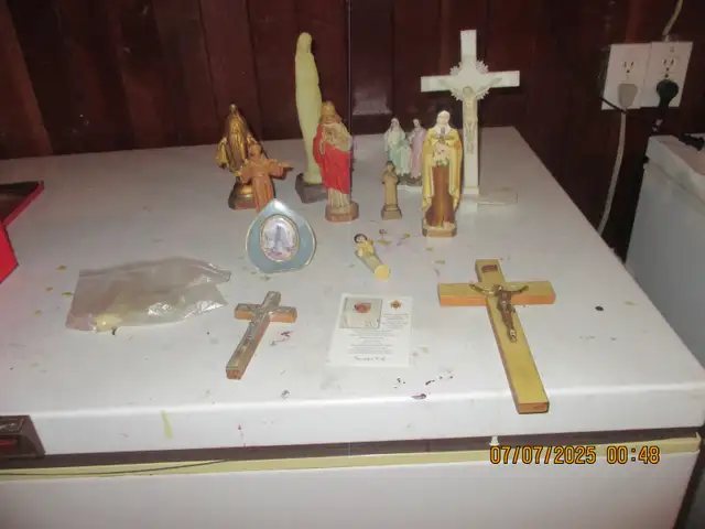 15 items religieux 20$pour les 15 in Other in Lanaudière - Image 2