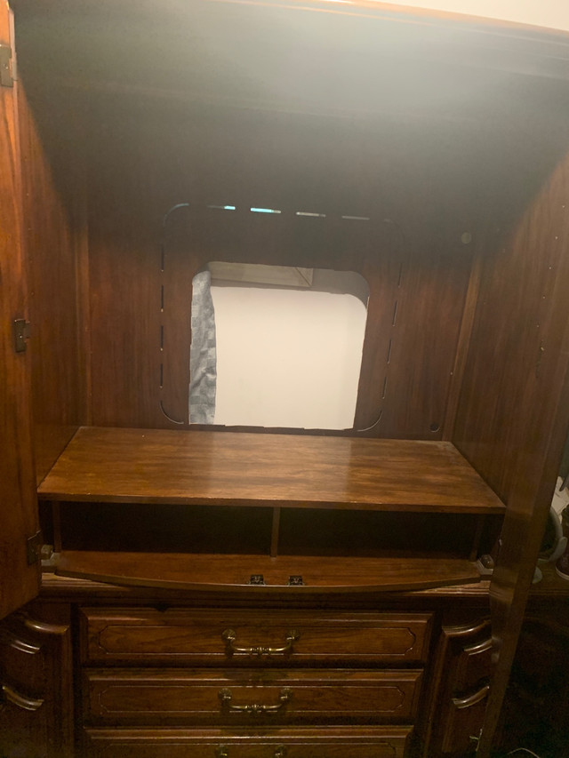 Solid wood Dresser, Wardrobe and mirrors, pole in wardrobe Dressers