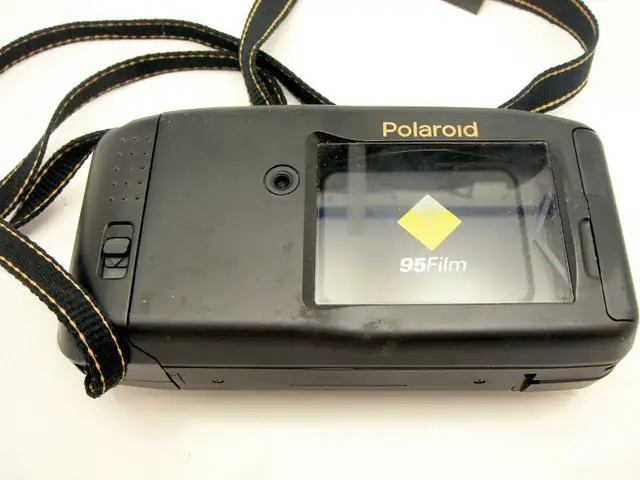 Polaroid Captiva SLR Auto Focus Instant Film Camera in Cameras & Camcorders in Ottawa - Image 5