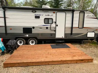 2014 Forest River Cherokee Grey Wolf 29BH One slide out, quad bunks in the back. Trailer is in good...