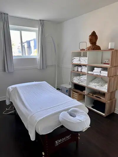 Bienvenue chez moi, un espace dédié à votre bien-être Je suis ravie de vous accueillir dans mon cent...
