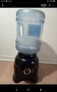 Countertop water dispenser