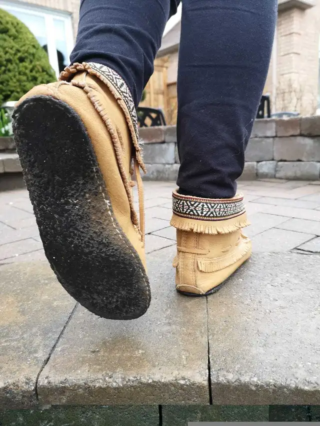 Women's size 8 Moccasin ankle boot Moose Hide Leather - made in  in Women's - Shoes in Oshawa / Durham Region - Image 9