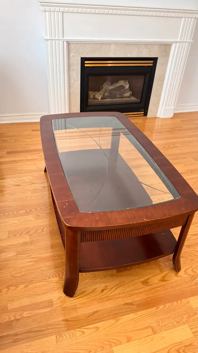 wood coffee table with glass top in Coffee Tables in Markham / York Region - Image 2