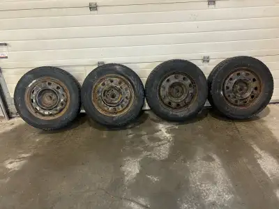 4 jante jeep cherokee 2015 Bolt pattern 5x110 Pneu hiver 225/65/17 2x5/32 et 2x6/32 Les 4 pour 100$