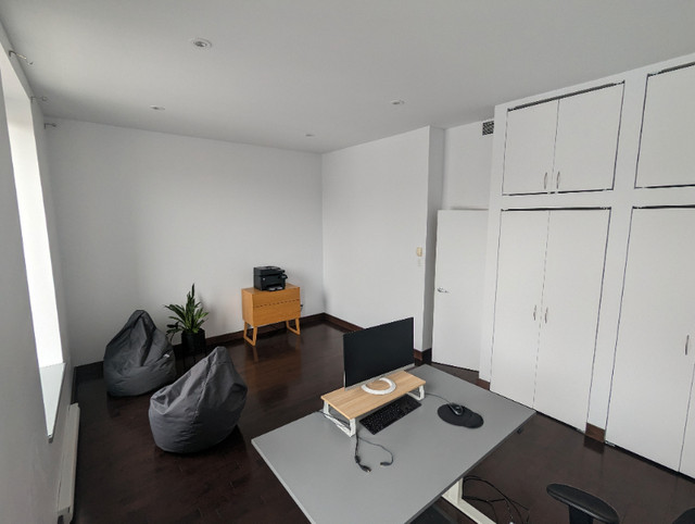 Partagez un espace de bureau (avec salle privée fermée) Plateau dans Espaces commerciaux et bureaux à louer  à Ville de Montréal - Image 3