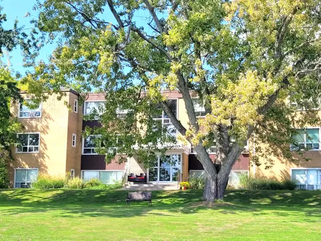 2 Bedroom Apartment on Kempenfelt Bay