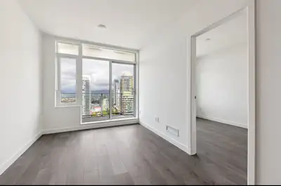 Brand New 1-Bedroom Condo with Unobstructed View ( 41st Floor)– The Standard, Metrotown ready to mov...
