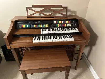 Lowry Genie 88 Organ, View more