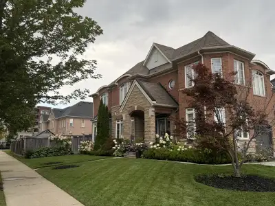 Room Rental Available - Female Only for University/College Student or Professional Cable and Interne...