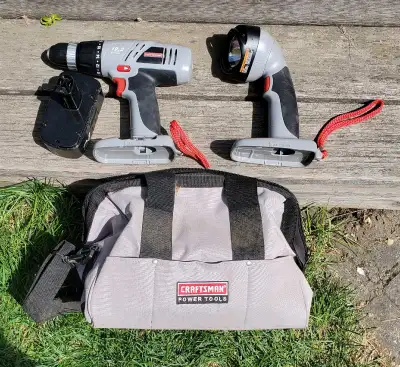 READ DESCRIPTION Craftsman 19.2V Cordless Drill/ Driver & Cordless Work Light, Plus Tool Bag. - Miss...