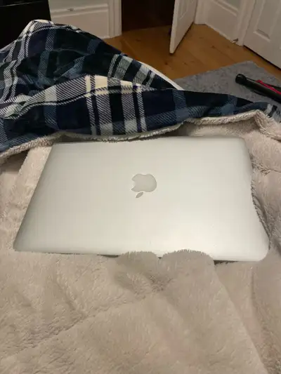 MacBook Air a1466, View more