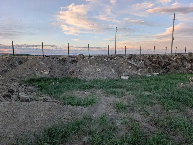 Back Fill in Free Stuff in Lethbridge - Image 3
