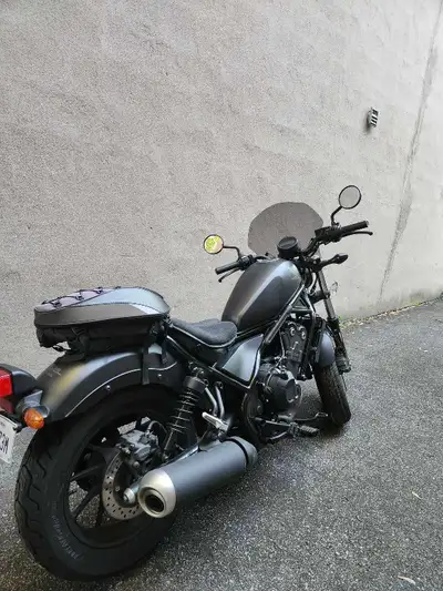 14 412km Manuelle Couleur: Noir mat Changement d'huile fait Changement de pneu fait Inspection faite...