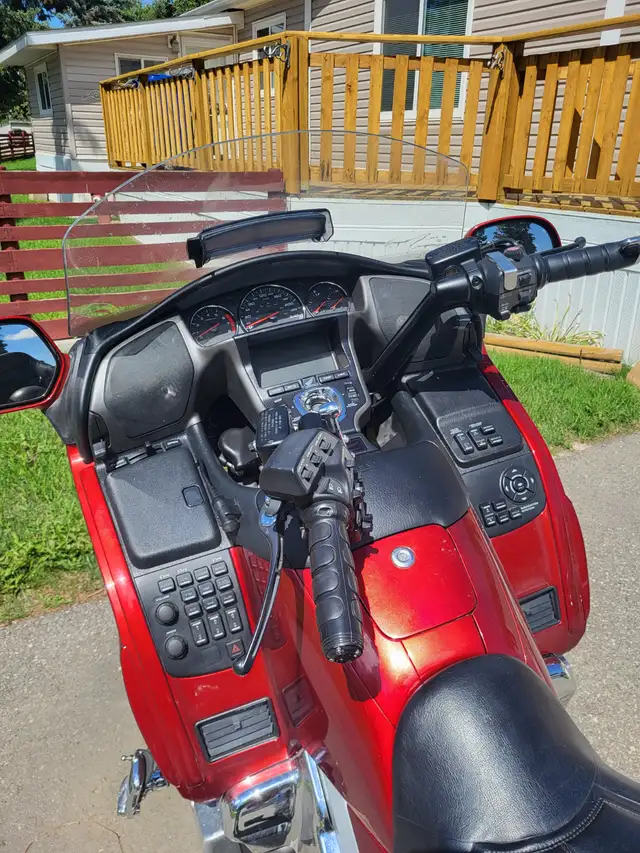 2008 GL1800 Goldwing in Touring in Lethbridge - Image 4