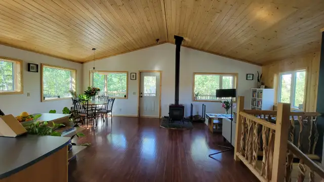 House For Sale - 104 Kennedy Street, Haines Junction in Houses for Sale in Whitehorse - Image 6