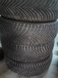 *** SPECIAL DEAL - 215 65r16 - ALMOST NEW KHUMO Solus tires ***