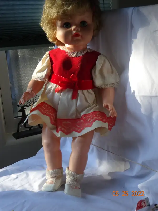 Doll 20 inch ,orig. clothes by Regal Toy,Canada,was Eaton Beauty in Arts & Collectibles in Kelowna - Image 4