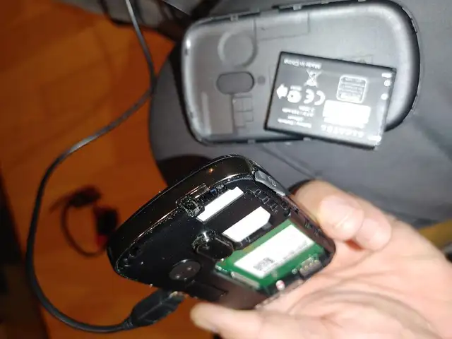 ALCATEL ONE TOUCH 356 cell phone in Cell Phones in Mississauga / Peel Region - Image 4