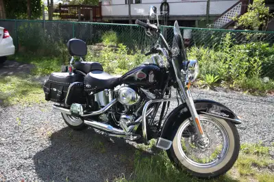 32000km 2 extra windshields Factory service manual Screaming Eagle intake and exhaust LED Taillight...