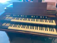 Hammond Organ C2