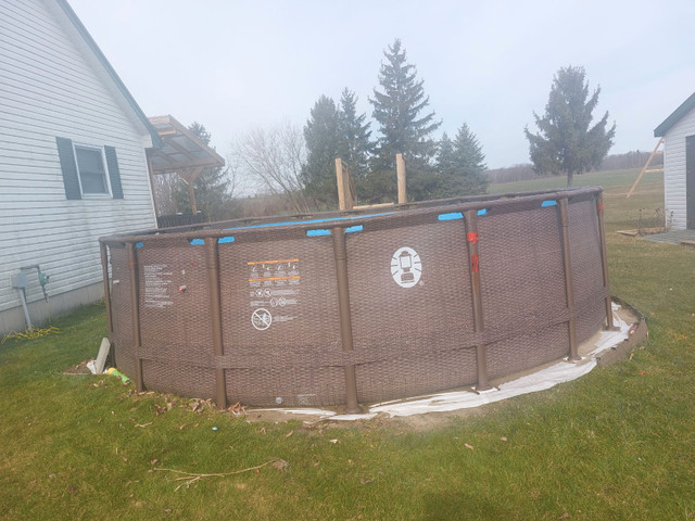 18 foot round pool in Hot Tubs & Pools in St. Catharines - Image 4
